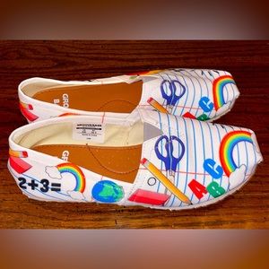 Groove Bags. Teacher Shoes. White. Size: 8